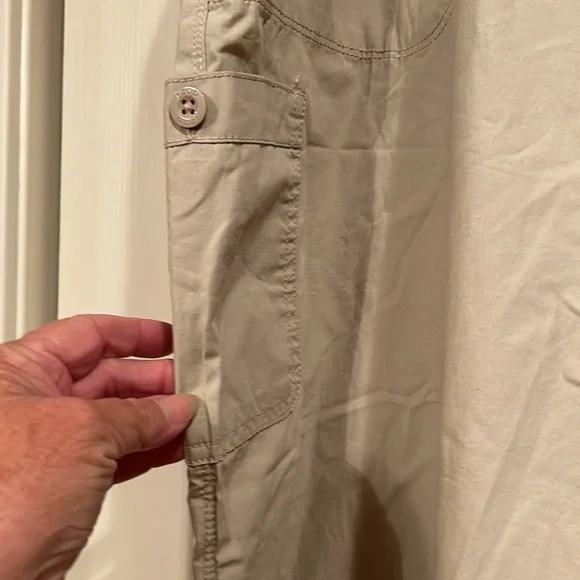 Izod sz 24 Stone Colored Knee Length Shorts -NWT - Picture 3 of 8